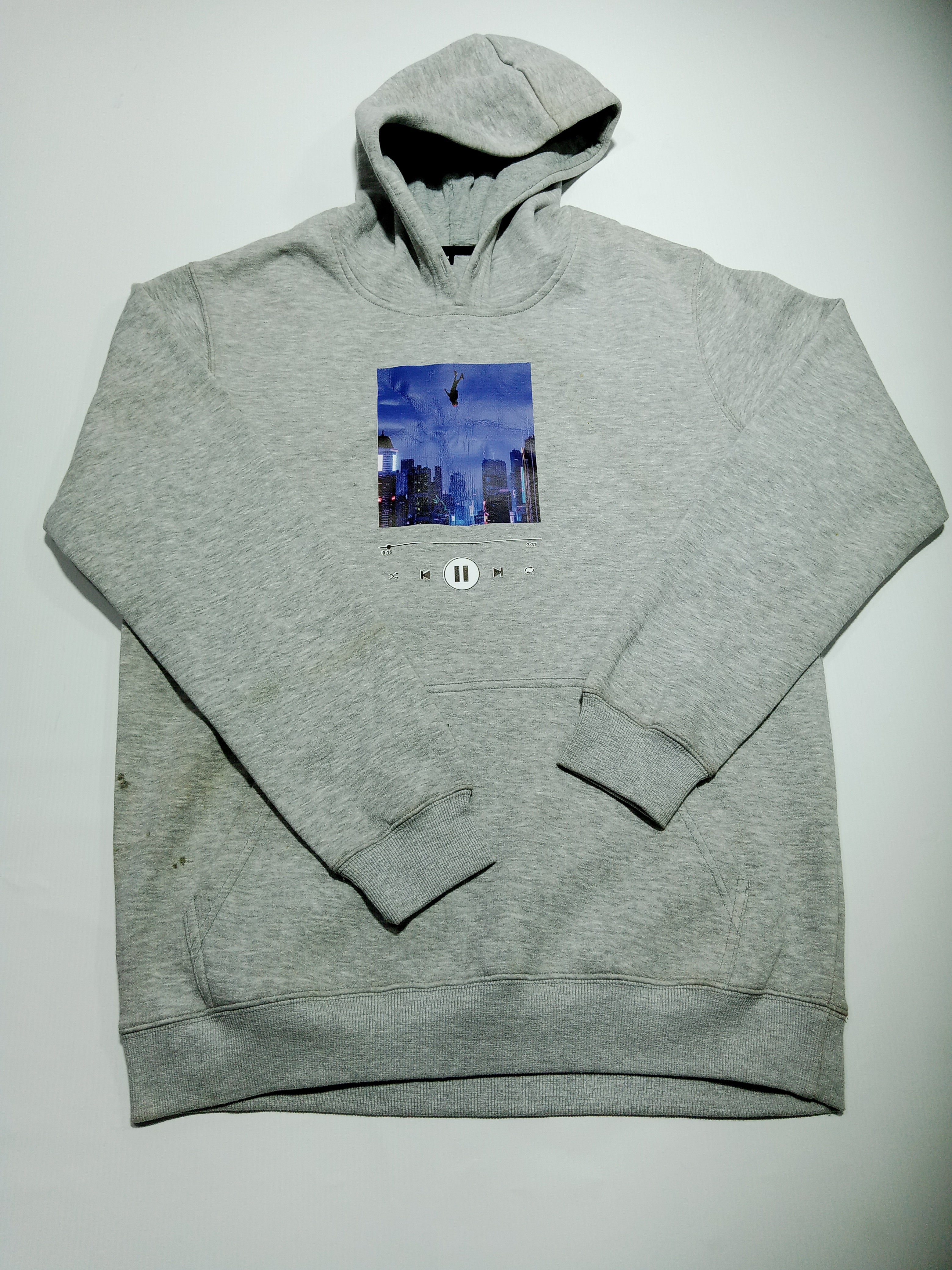 Graphic Printed Grey Hoddie Non Zipper